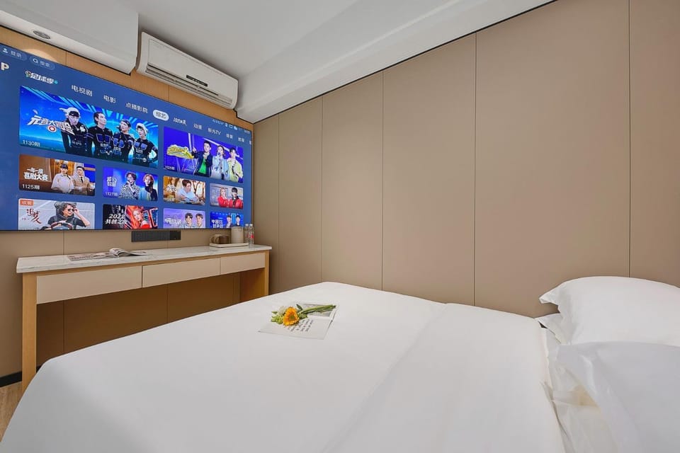 Bed, TV and multimedia, Photo of the whole room, Bedroom, air conditioner