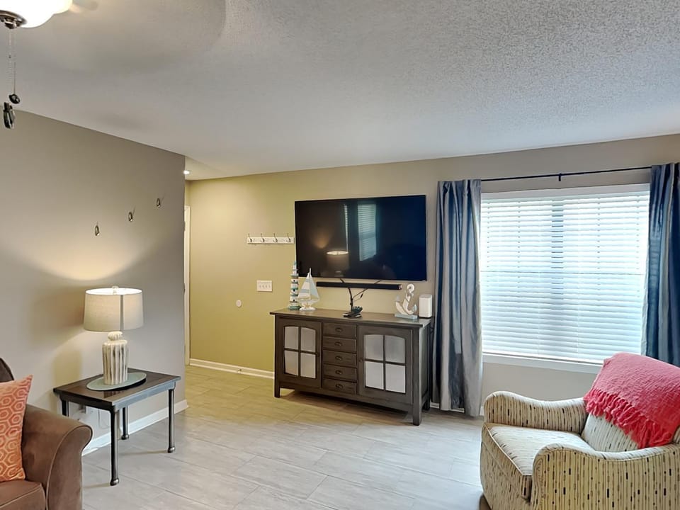 TV and multimedia, Living room, Seating area, furniture