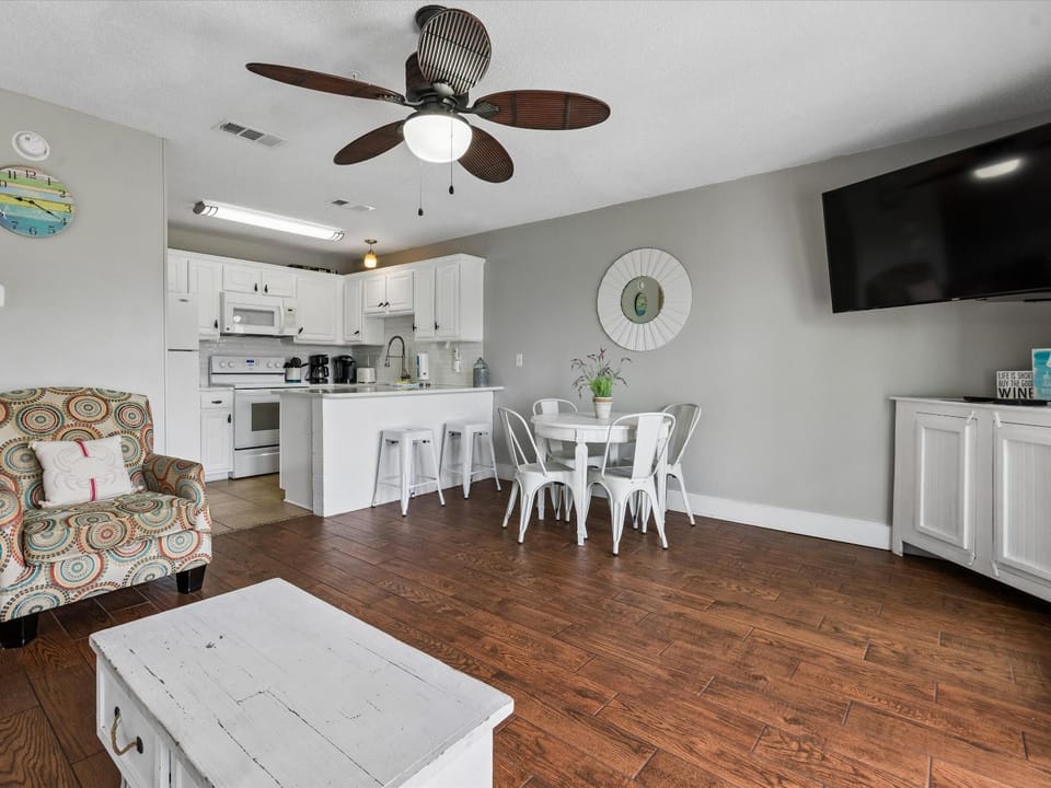 TV and multimedia, Kitchen or kitchenette, Living room, Seating area, Dining area, furniture, microwave, oven, stove, toaster