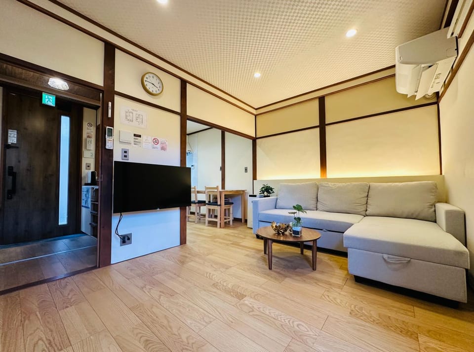 Living room, Non alcoholic drinks, Non alcoholic drinks, air conditioner, air conditioner
