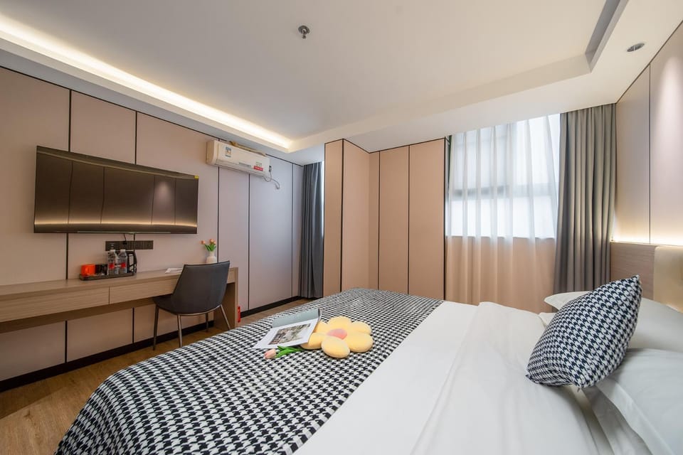 Bed, Photo of the whole room