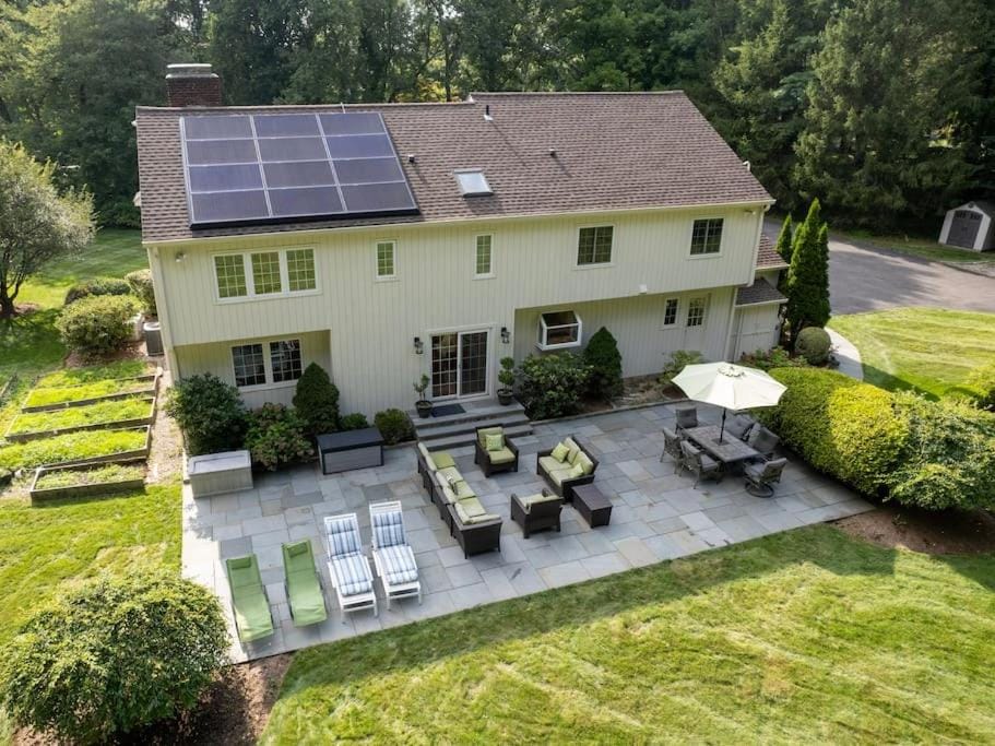 Green Utopia Villa in New Canaan