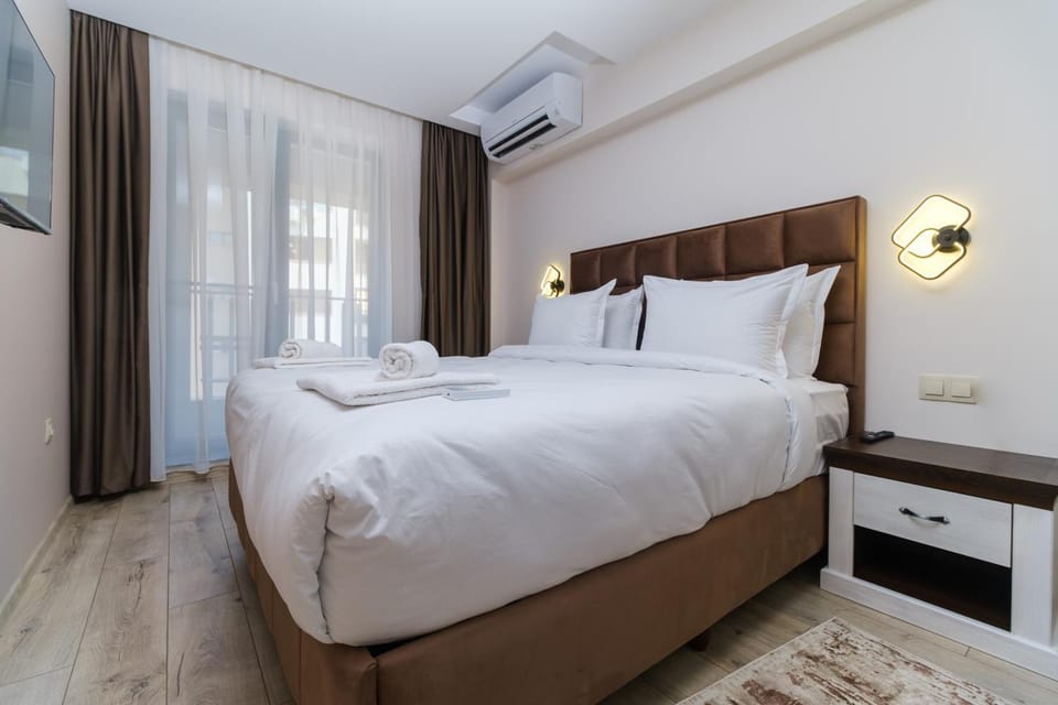 Bed, TV and multimedia, Photo of the whole room, Bedroom, air conditioner