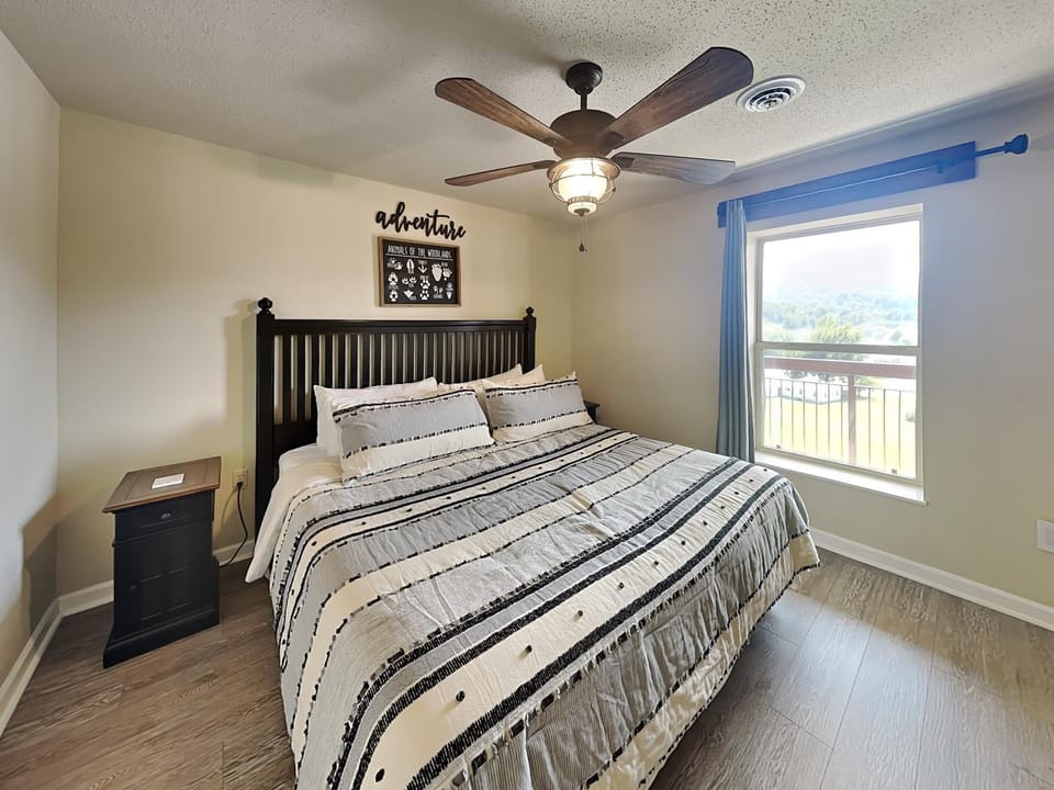 Bed, Bedroom, Mountain view, furniture