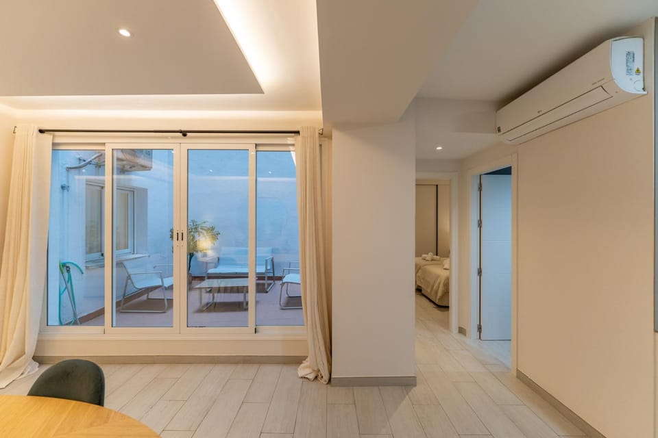 Bed, Balcony/Terrace, Living room, Photo of the whole room, air conditioner