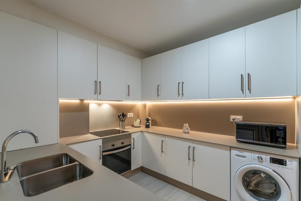 Kitchen or kitchenette, toaster, washing machine