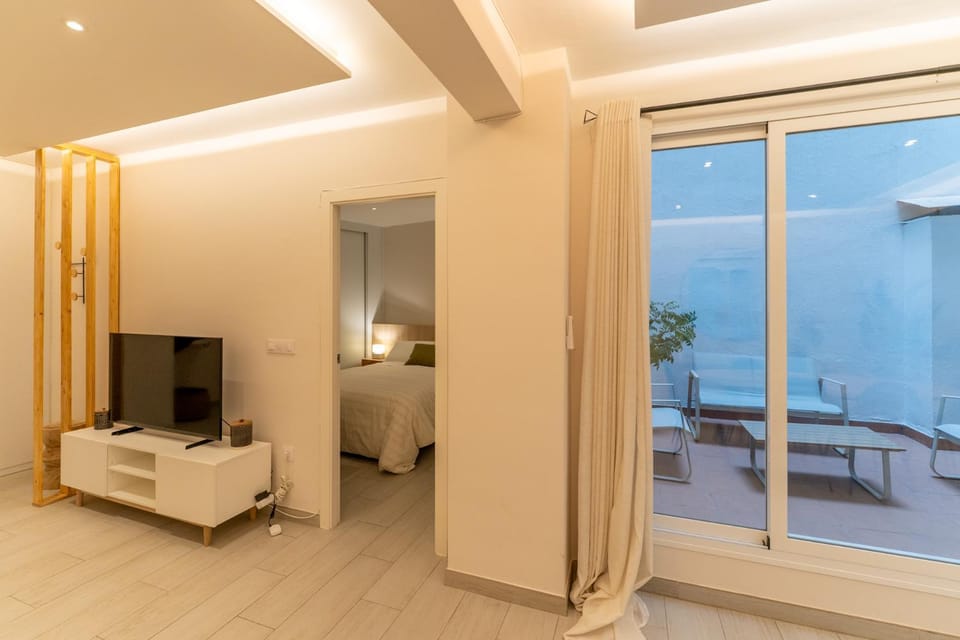 Patio, Patio, Bed, Photo of the whole room, Inner courtyard view