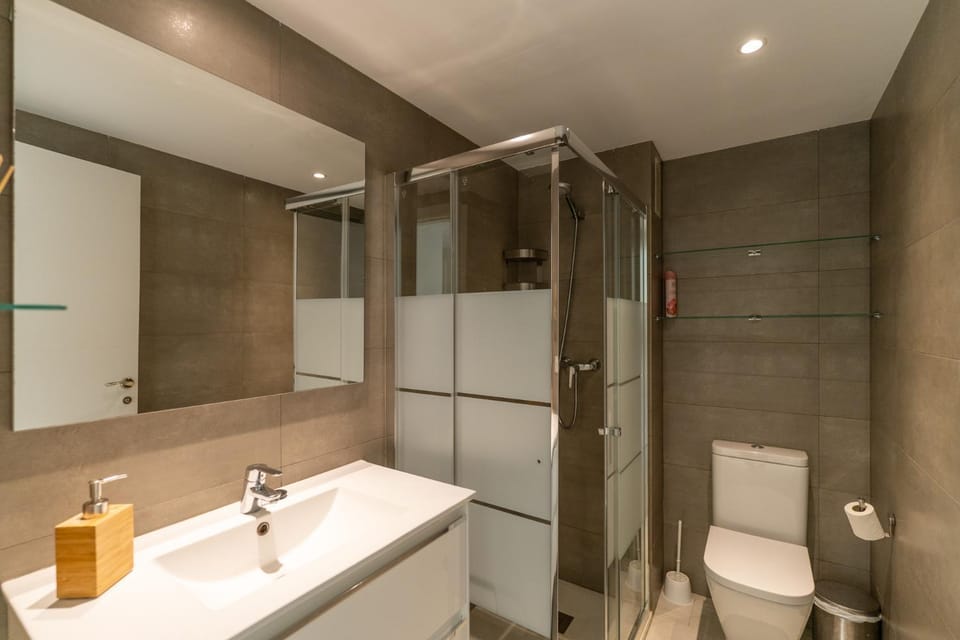Shower, Bathroom, towels