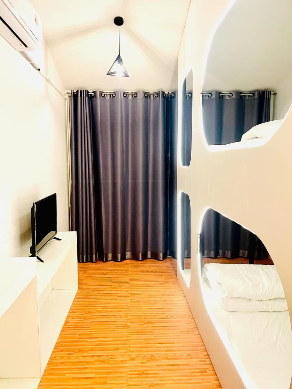 Bed, TV and multimedia, Bedroom, air conditioner