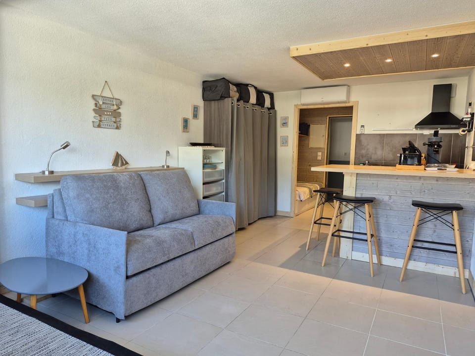 Living room, Dining area, pet friendly