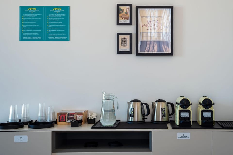 Coffee/tea facilities, Lounge or bar