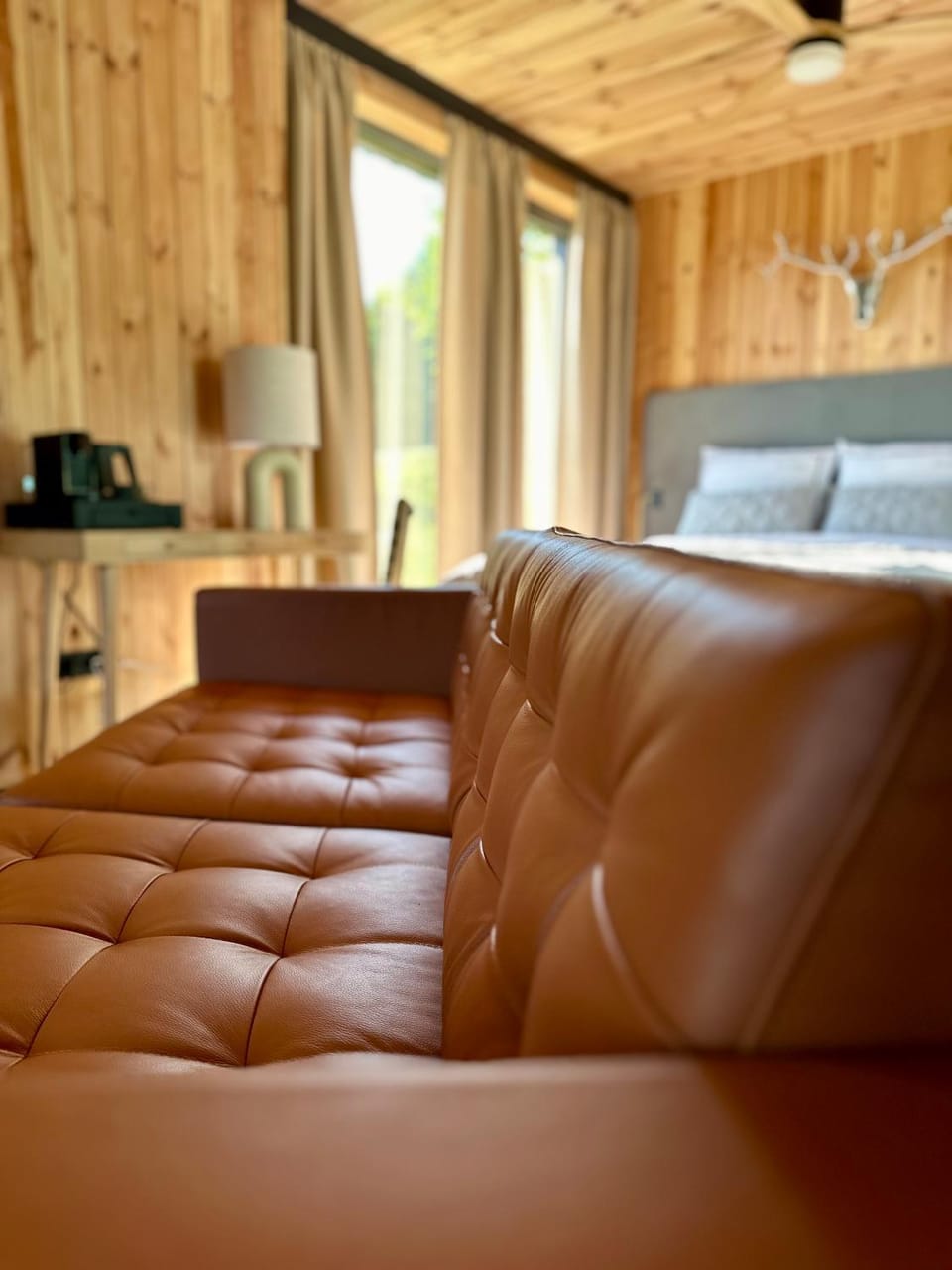 Photo of the whole room, Seating area