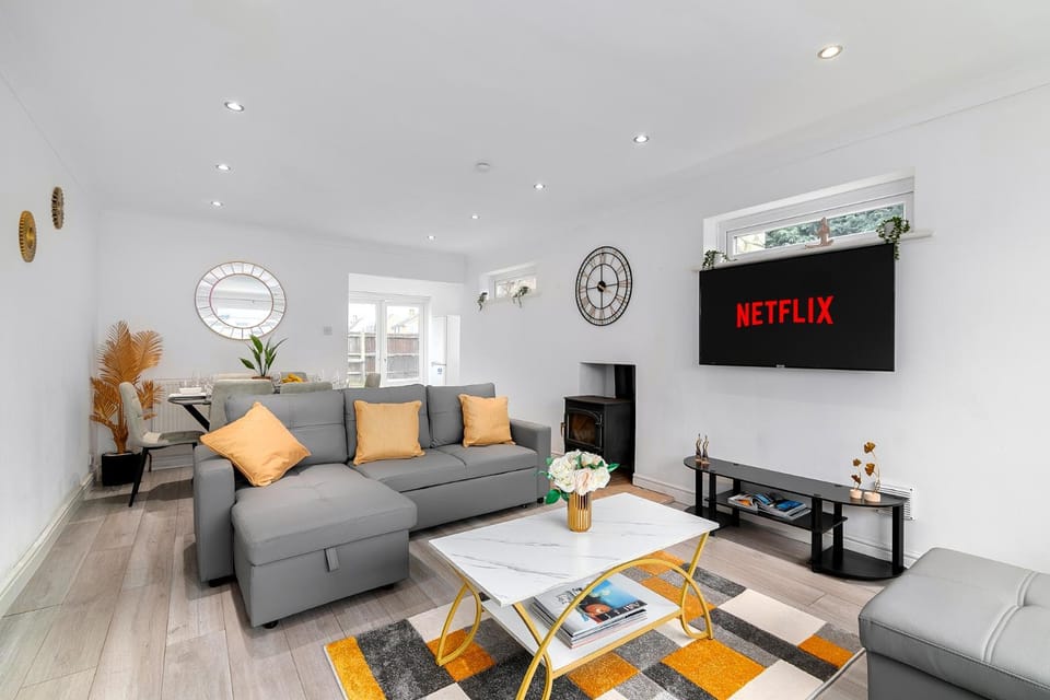 Communal lounge/ TV room, Living room