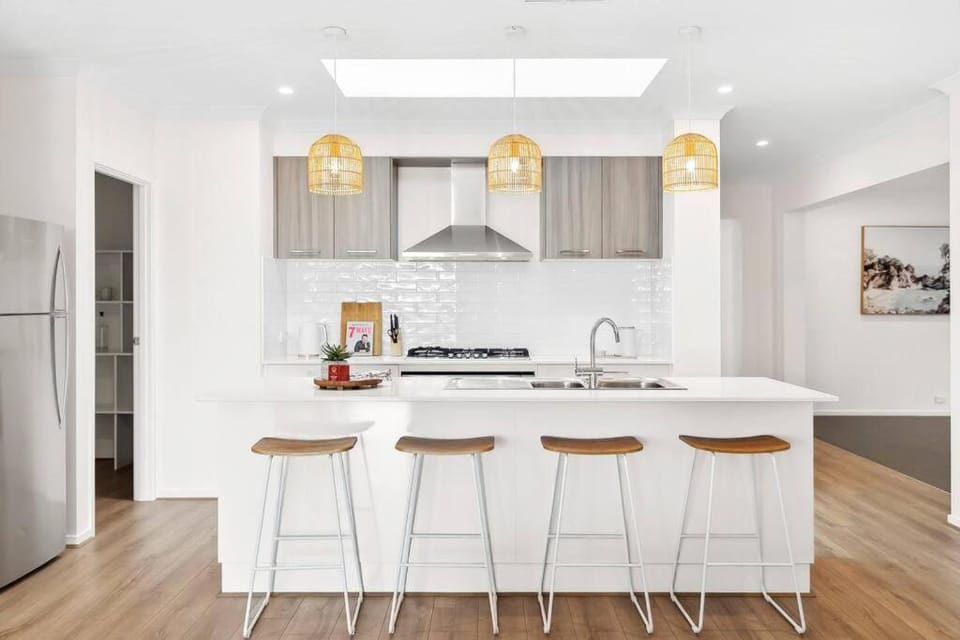 Kitchen or kitchenette, Dining area, oven, stove
