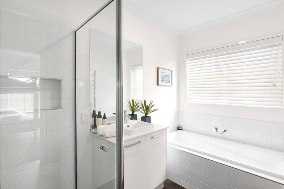 Shower, Bathroom, Bath, towels