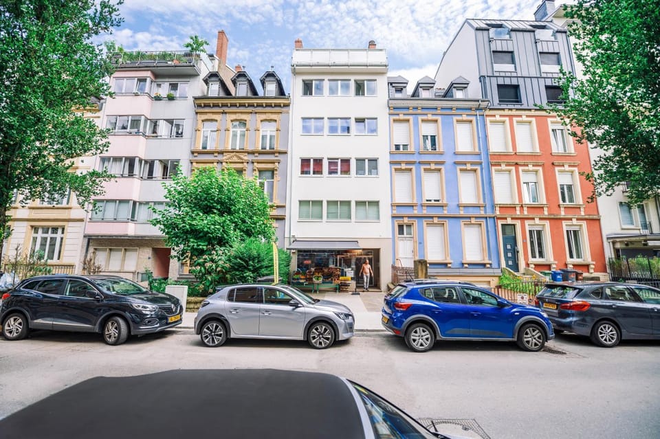 Property building, Day, Street view, Location