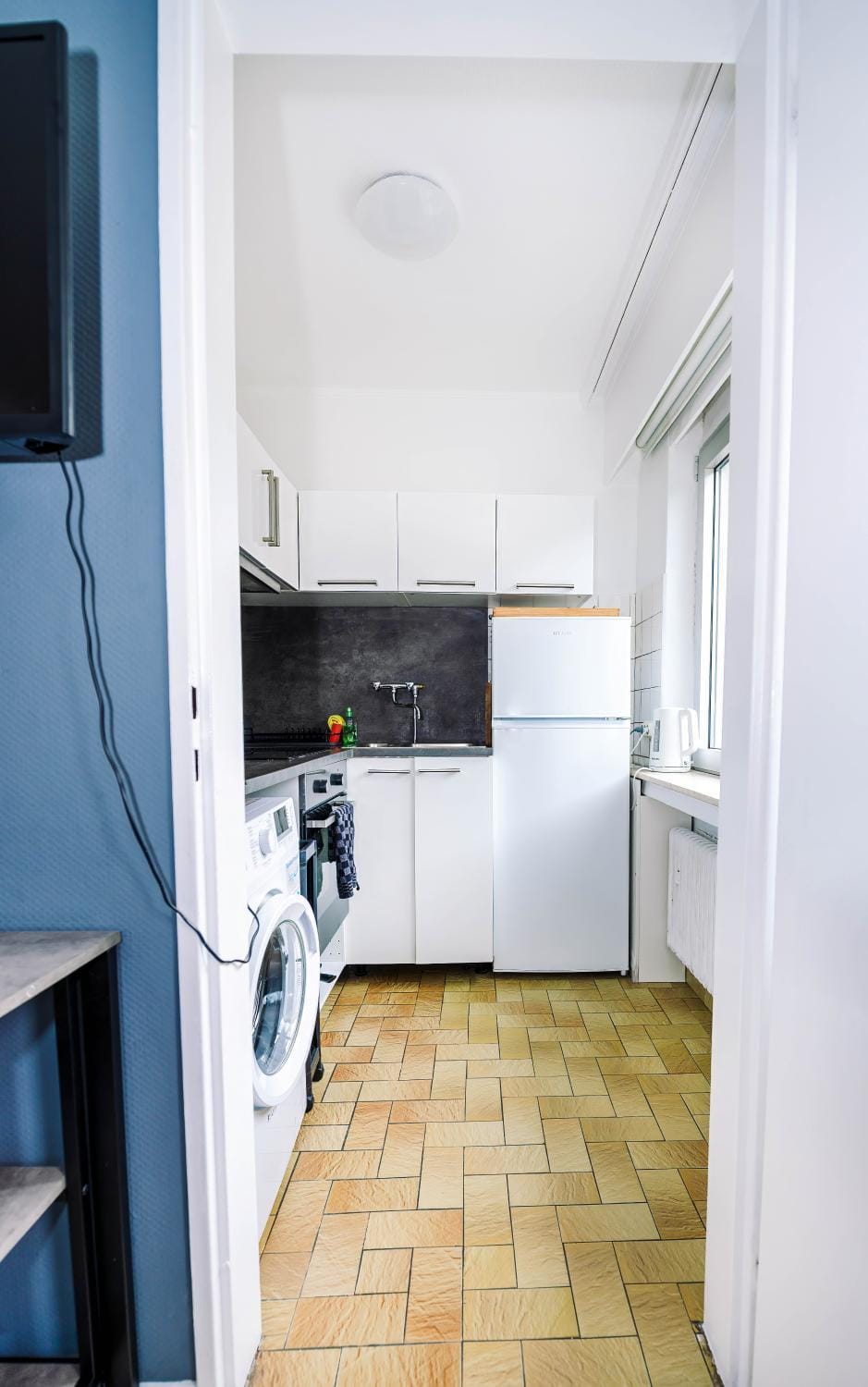 Kitchen or kitchenette, oven, stove, toaster, washing machine