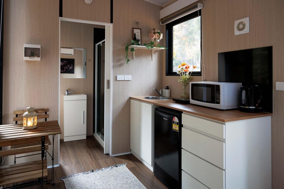 Bathroom, Kitchen or kitchenette, Dining area