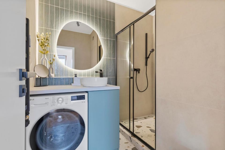 Shower, Bathroom, towels, washing machine, dryer