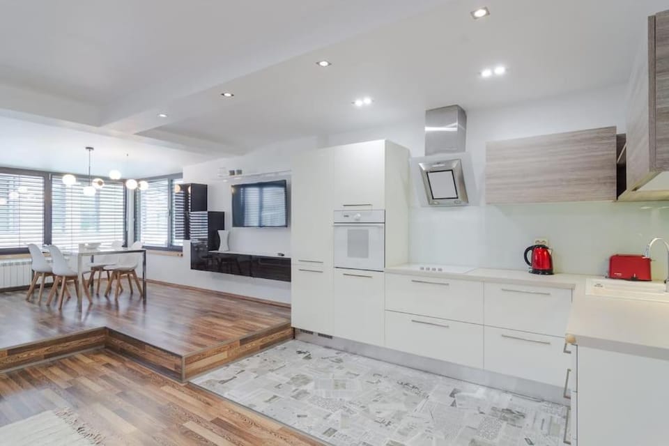 TV and multimedia, Kitchen or kitchenette, Living room, oven