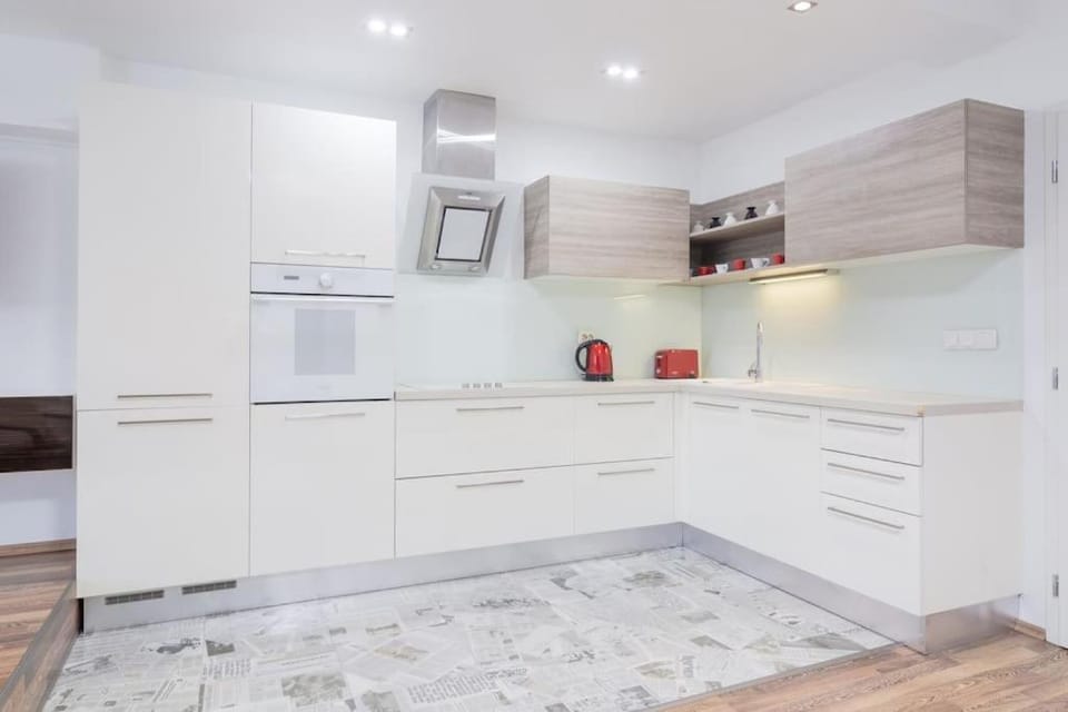 Kitchen or kitchenette, oven, stove