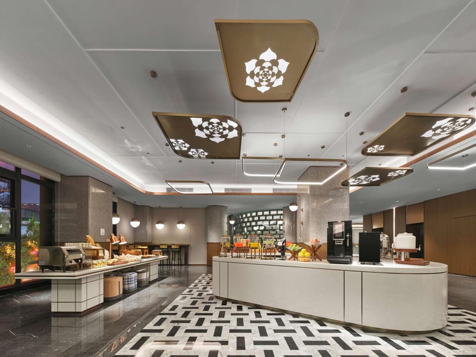 Restaurant/places to eat, Buffet breakfast