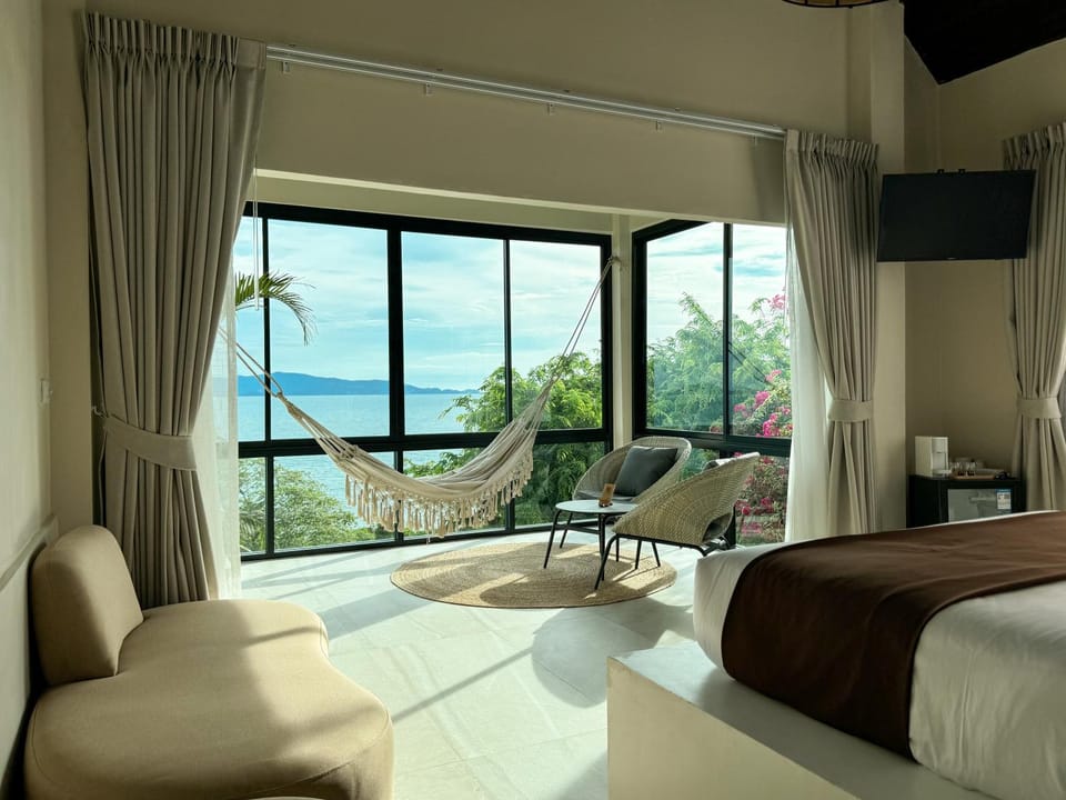 Bed, Natural landscape, TV and multimedia, View (from property/room), Balcony/Terrace, Photo of the whole room, Bedroom, Sea view