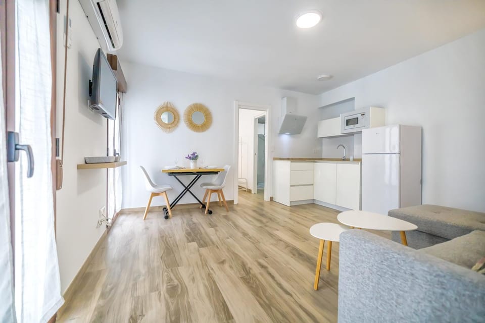 TV and multimedia, Kitchen or kitchenette, Living room, Seating area, Dining area, furniture, heating, microwave, stove, air conditioner