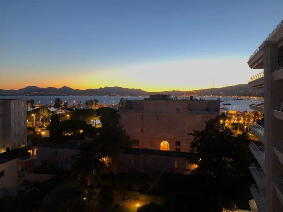 Amazing sea view, parking, easy beach access Apartment in Cannes