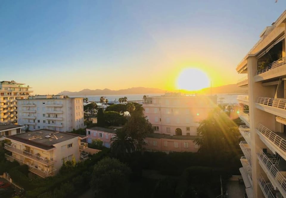 Amazing sea view, parking, easy beach access Apartment in Cannes