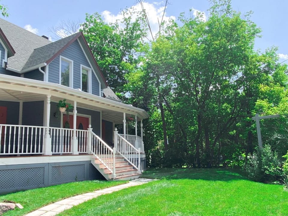 Property building, Patio, Balcony/Terrace