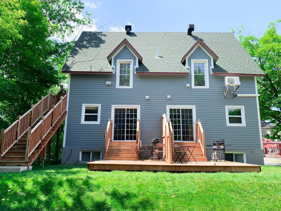 Property building, Patio, Balcony/Terrace