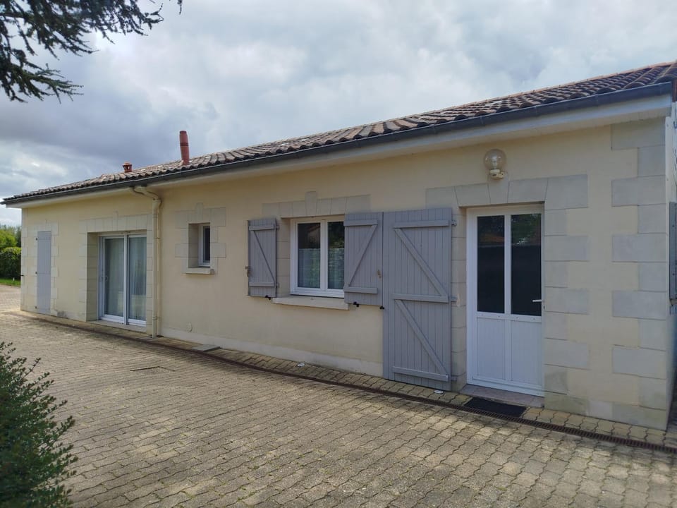 Gite T3 "Escale en Vienne", Maison plain-pied 5 pers, Futuroscope, Aquascope House in Centre-Val de Loire