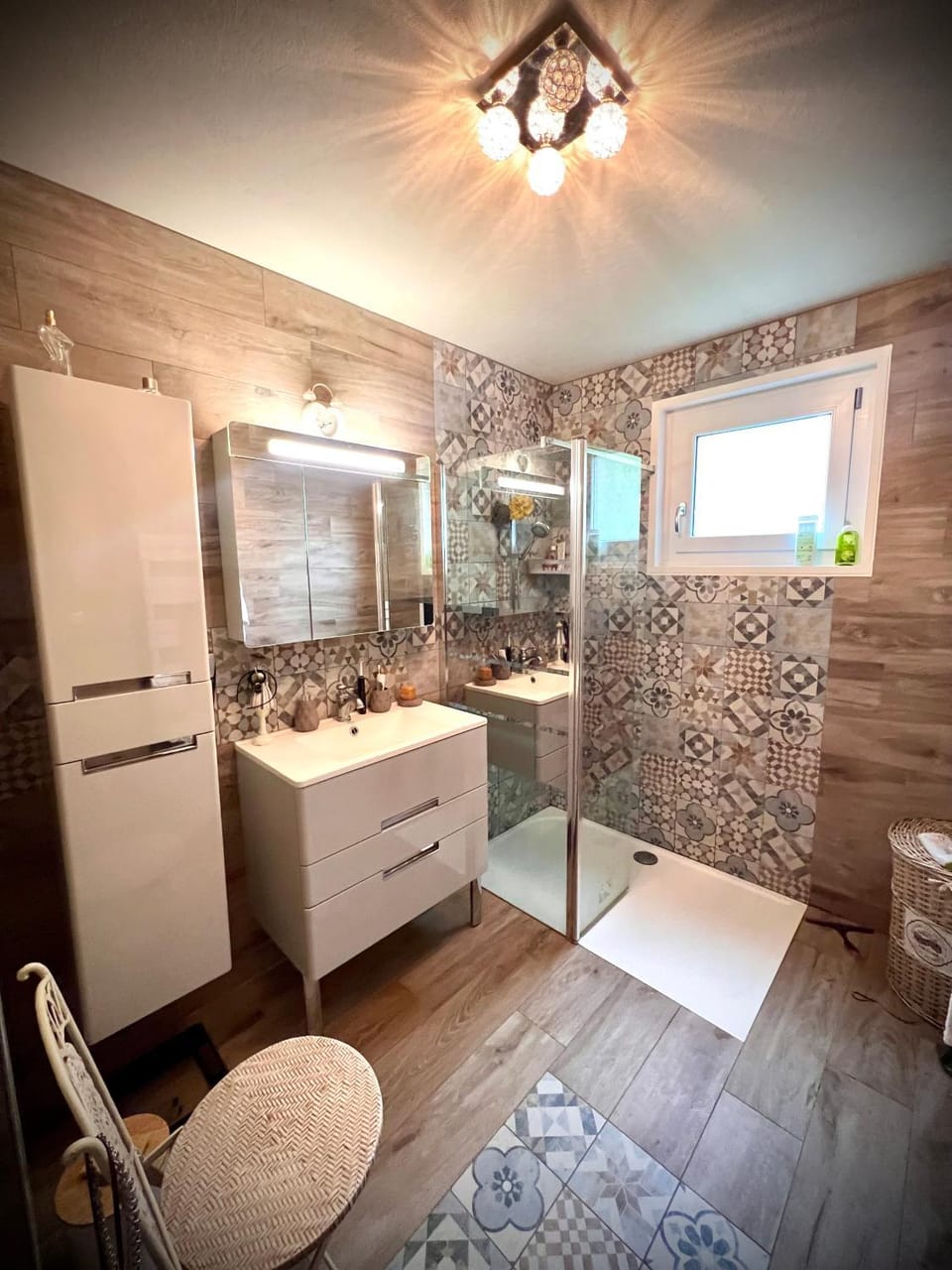 Shower, towels