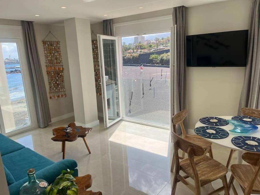 TV and multimedia, View (from property/room), Living room, Seating area, Dining area