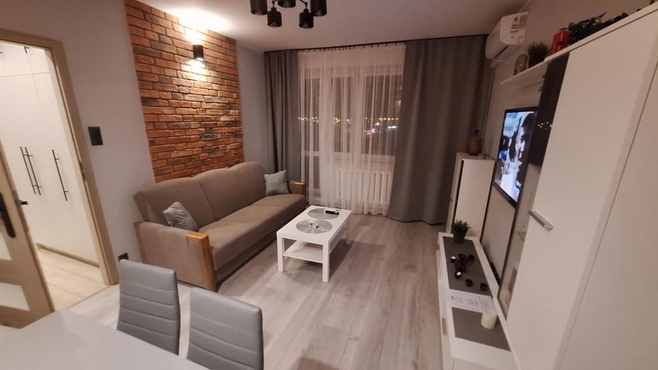 Communal lounge/ TV room, TV and multimedia, Living room, Seating area, Evening entertainment