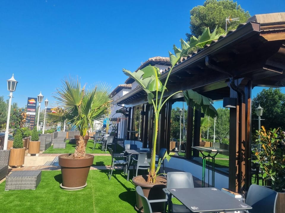 Restaurant/places to eat, Facade/entrance, Garden