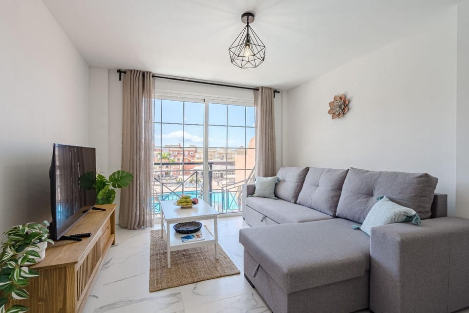 TV and multimedia, Living room, Seating area, Evening entertainment