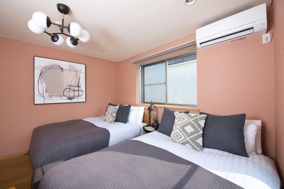 Bed, air conditioner