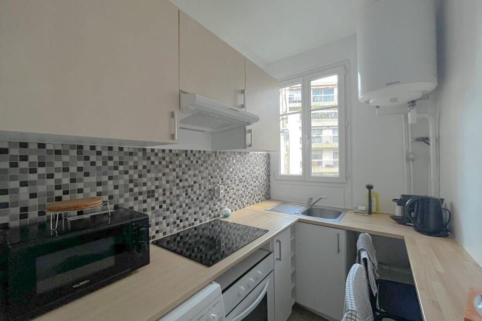 Room in elegant and charming 3-bedroom apartment near Bois de Vincennes House in Paris