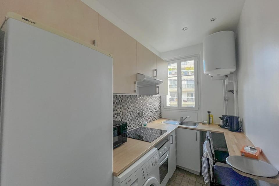 Room in elegant 3-bedroom apartment near Bois de Vincennes House in Paris