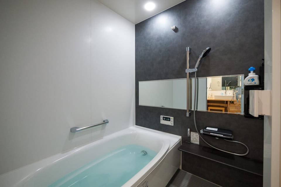 Hot Tub, Bath