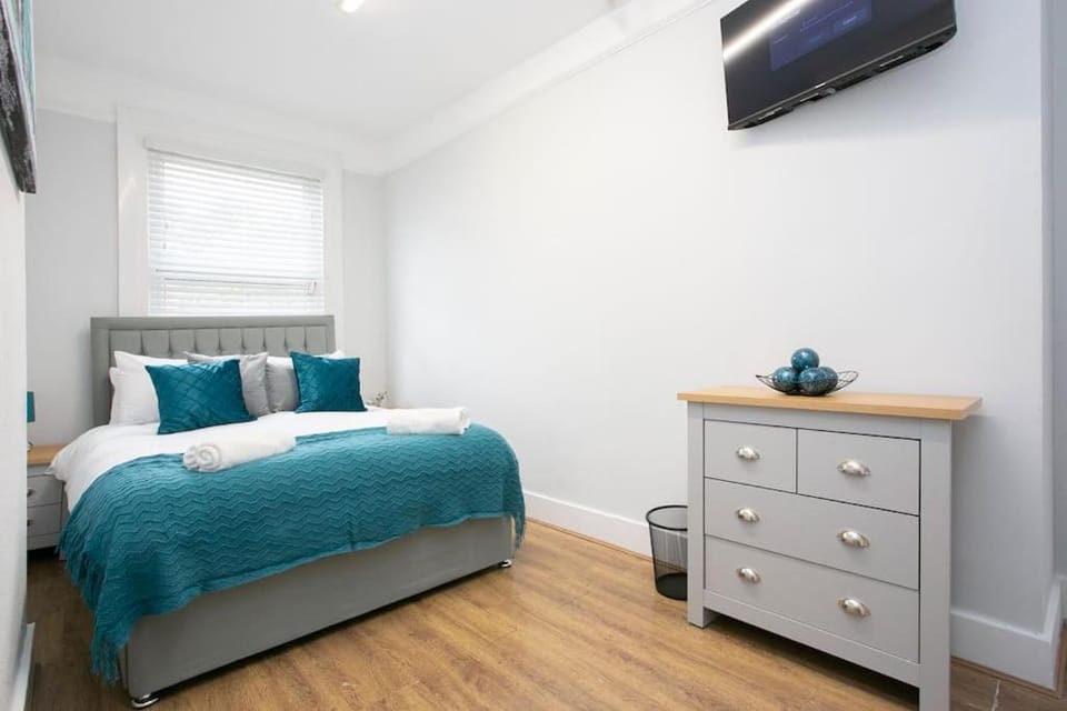 Large Stylish 2bedroom flat in Wood Green Apartment in London
