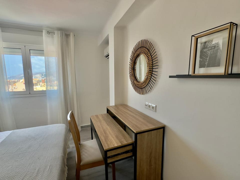 Bed, Seating area, Bedroom