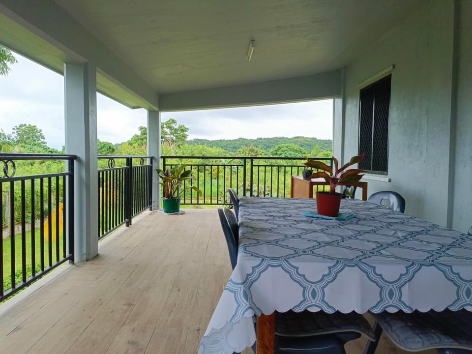 Balcony/Terrace, Dining area, Mountain view, Internal: Not applicable to any particular room