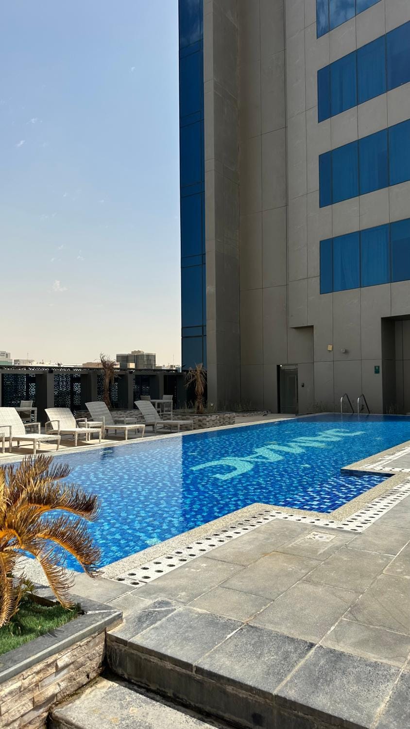Property building, Day, Pool view, Swimming pool, sunbed
