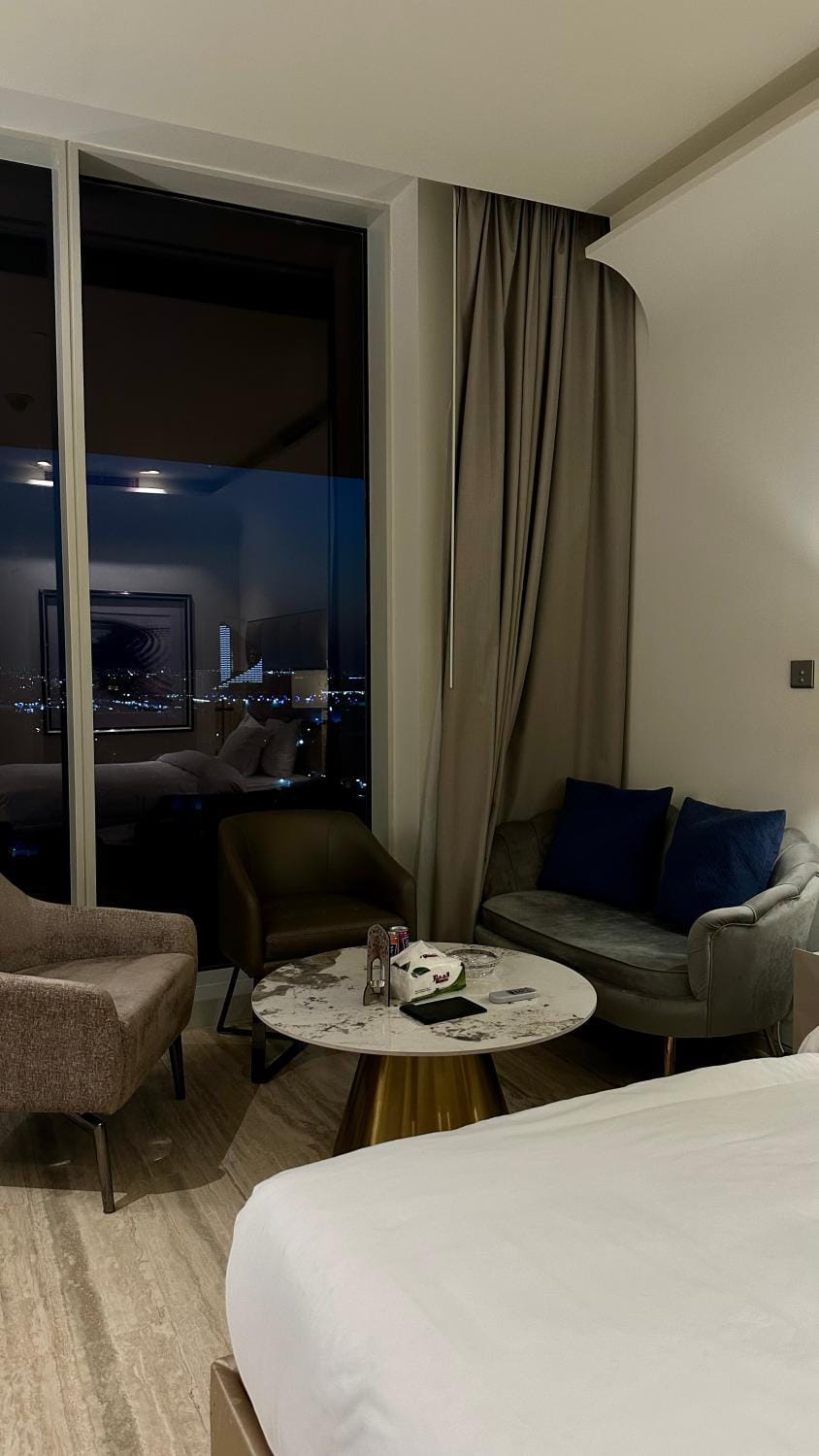 Bed, Living room, Photo of the whole room, Seating area, Bedroom