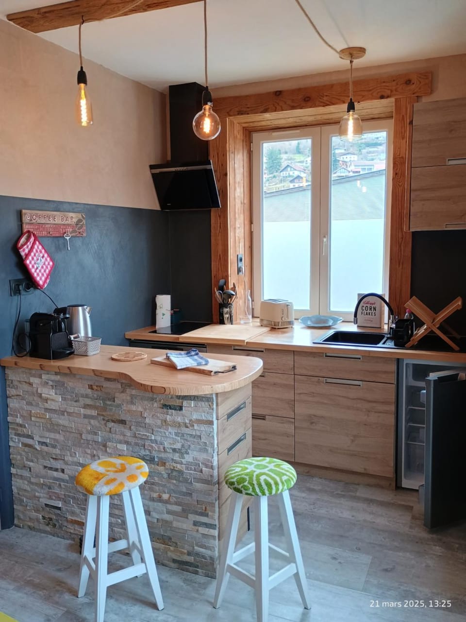 Coffee/tea facilities, Lounge or bar, Supermarket/grocery shop, stove, kitchen