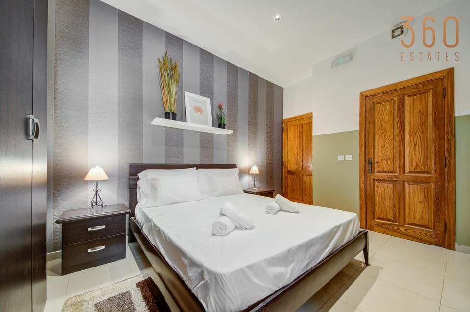 Bed, Photo of the whole room, Bedroom, towels, wardrobe