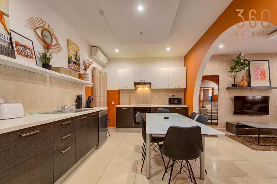 TV and multimedia, Kitchen or kitchenette, Living room, Seating area, Dining area, minibar, oven, pet friendly